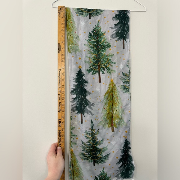Adorable Christmas tree 🎄 scarf - Picture 10 of 11